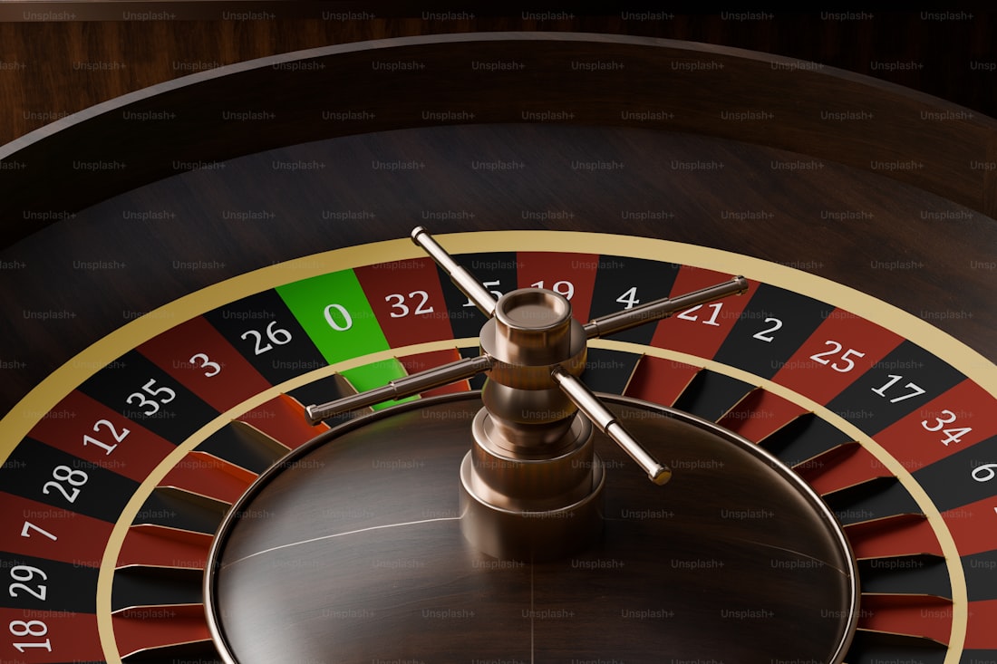 Meja rolet dan chip kasino sebagai ilustrasi cashback live casino
